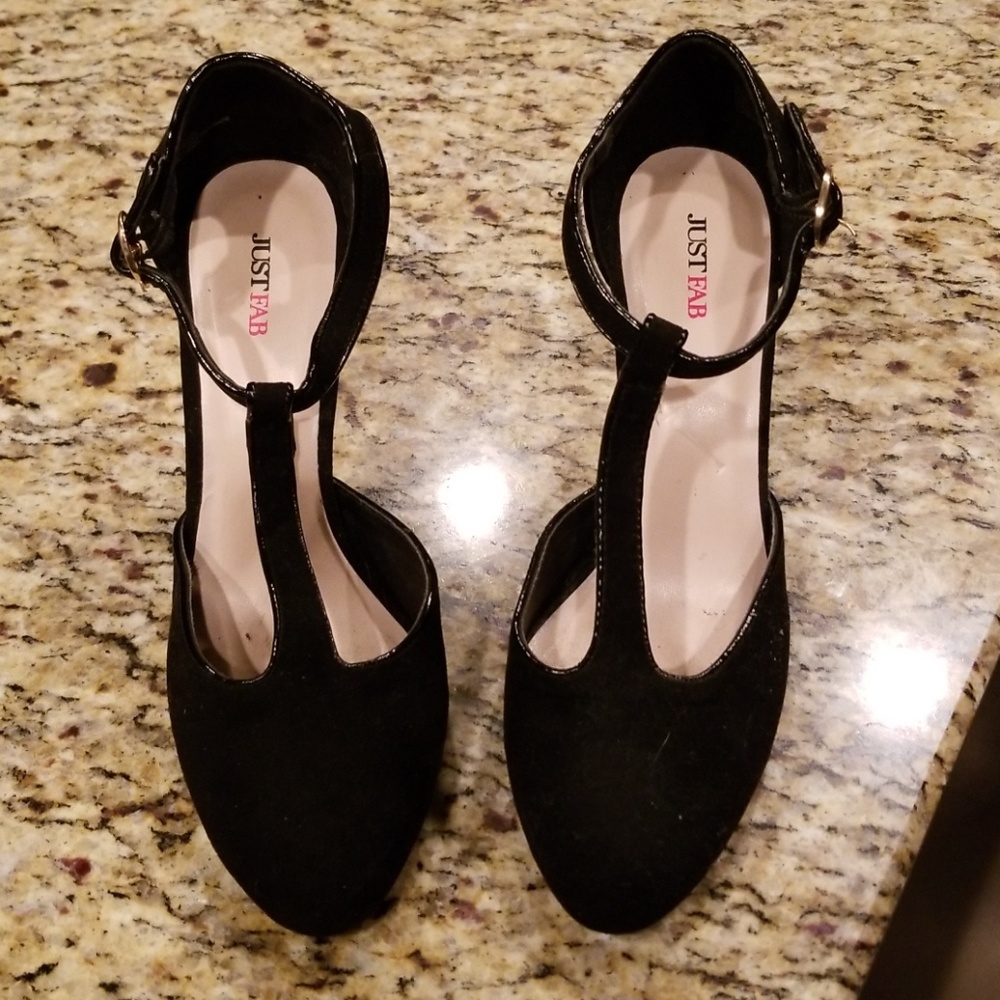 Black suede closed-toe dress heels